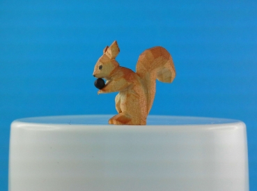 Eichhörnchen 1,5 cm, fressend
