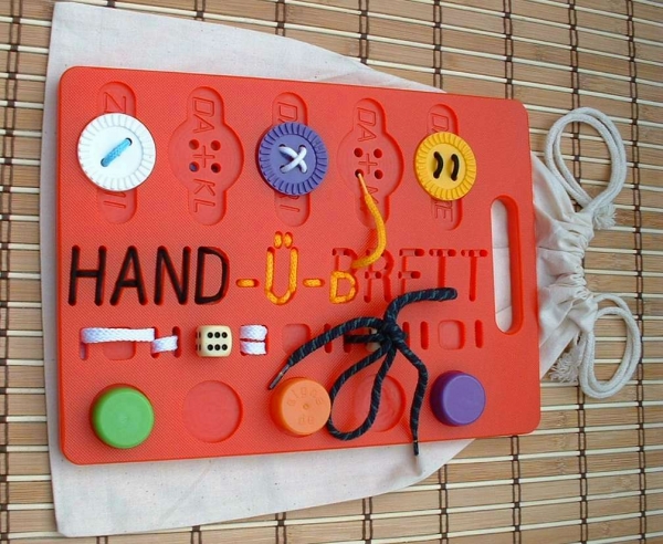 HAND-Ü-BRETT, Modell: Fädelbrett, Farbe rot